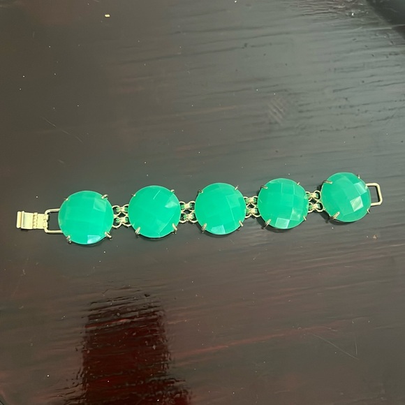 Kendra Scott bracelet.